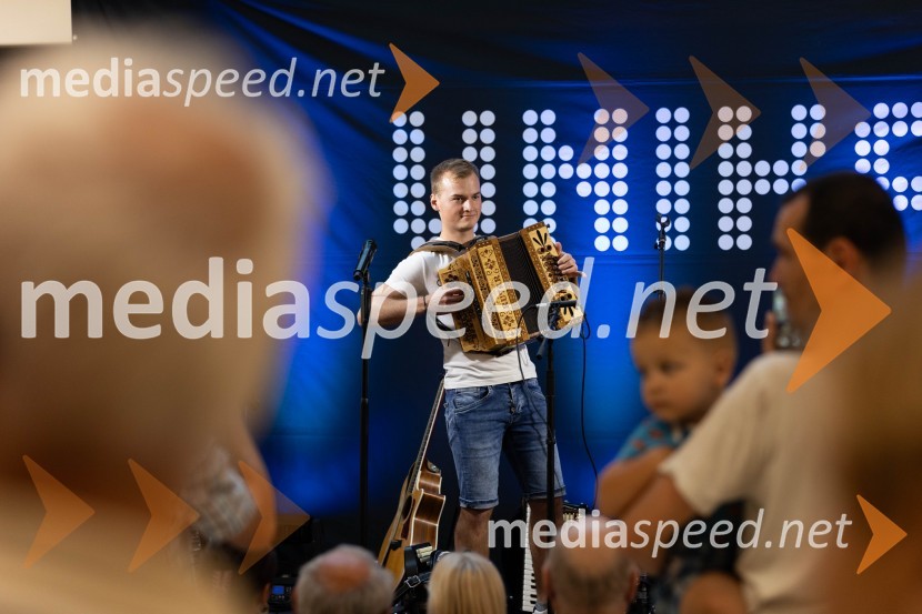 Slovo poletju s koncertom Ansambla Unikat v Citycentru Celje