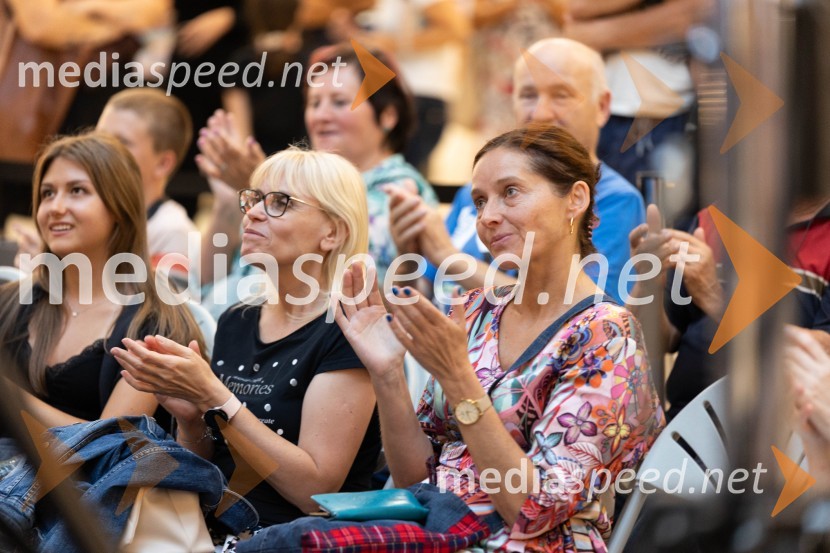 Slovo poletju s koncertom Ansambla Unikat v Citycentru Celje