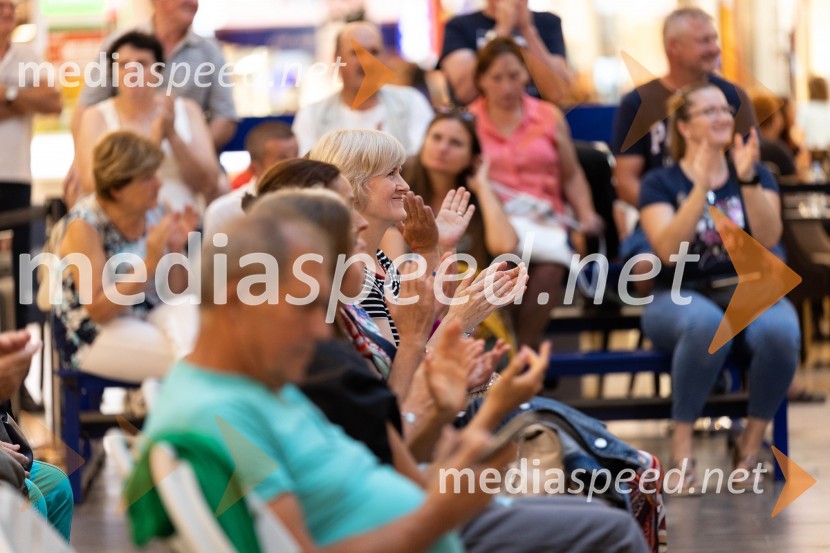 Slovo poletju s koncertom Ansambla Unikat v Citycentru Celje