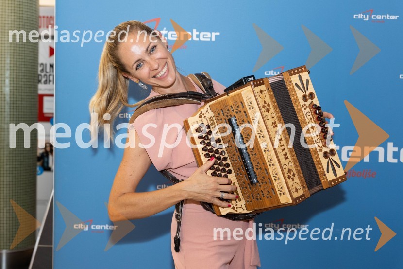  Snežana Delakorda, direktorica, Prima komunikacijeSlovo poletju s koncertom Ansambla Unikat v Citycentru Celje