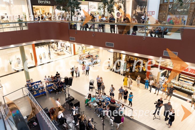 Slovo poletju s koncertom Ansambla Unikat v Citycentru Celje