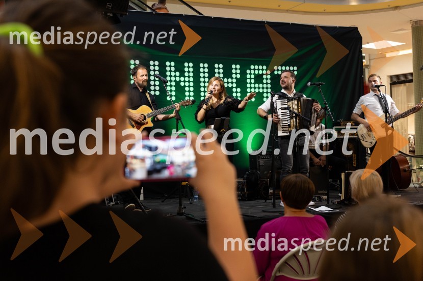 Slovo poletju s koncertom Ansambla Unikat v Citycentru Celje