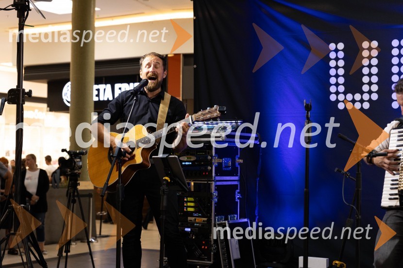 Slovo poletju s koncertom Ansambla Unikat v Citycentru Celje