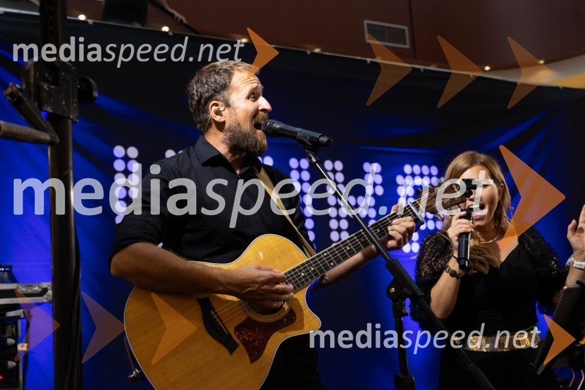 Slovo poletju s koncertom Ansambla Unikat v Citycentru Celje
