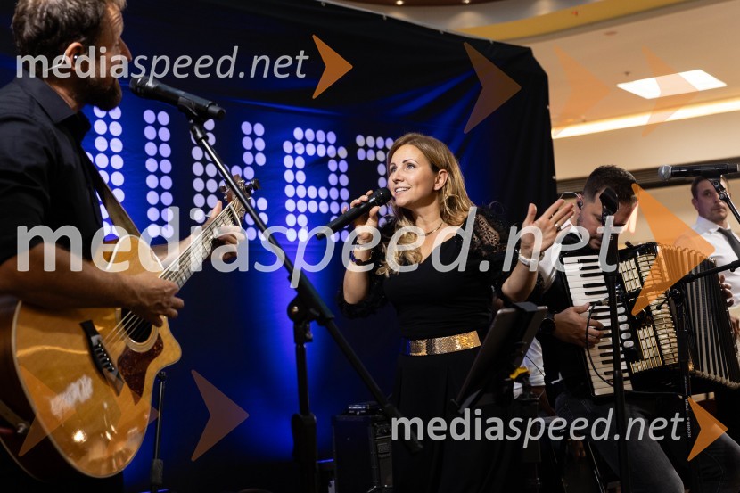 Slovo poletju s koncertom Ansambla Unikat v Citycentru Celje