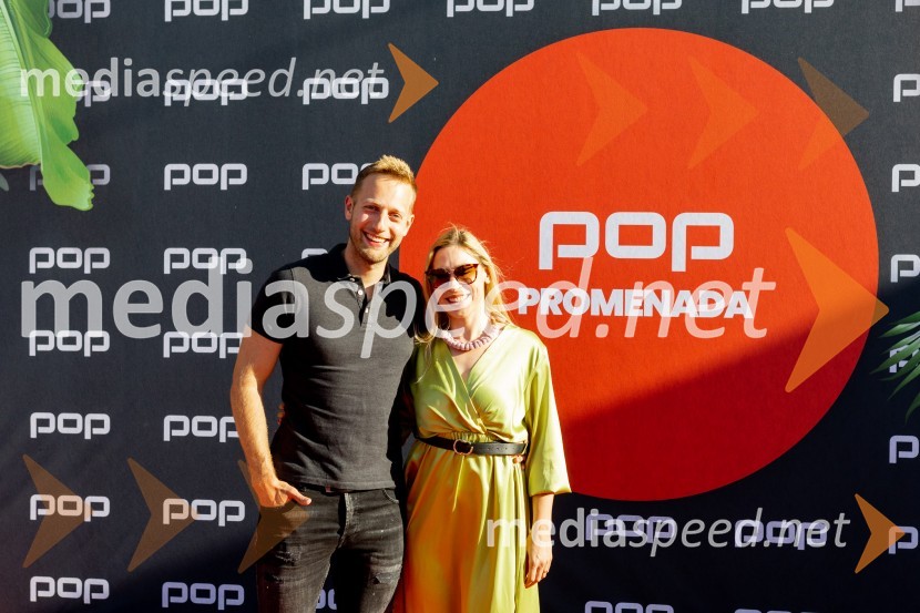  Filip Pesek, podjetnik, strokovnjak za marketing in prodajo;  Nastja Kramer Pesek, MalincaPOP promenada 2023