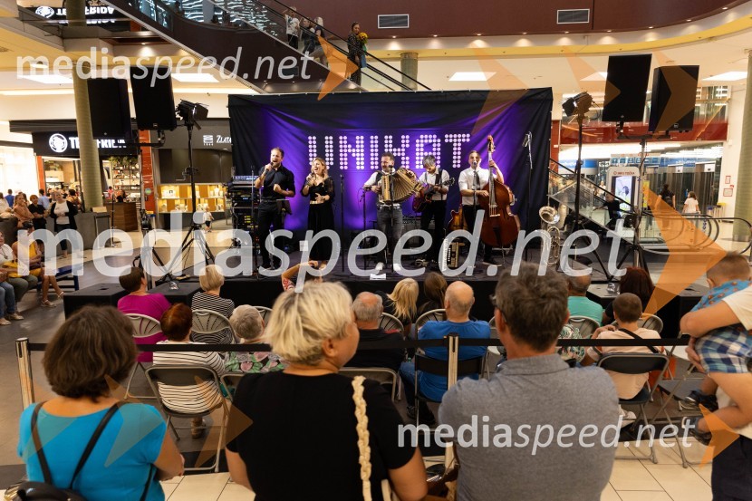 Slovo poletju s koncertom Ansambla Unikat v Citycentru Celje