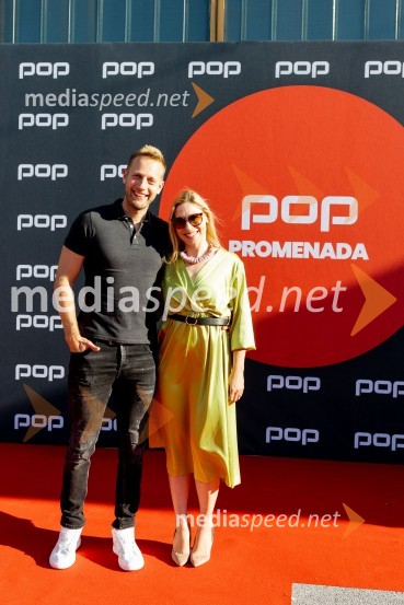  Filip Pesek, podjetnik, strokovnjak za marketing in prodajo;  Nastja Kramer Pesek, MalincaPOP promenada 2023