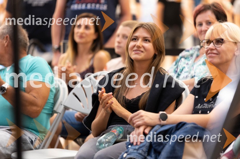 Slovo poletju s koncertom Ansambla Unikat v Citycentru Celje