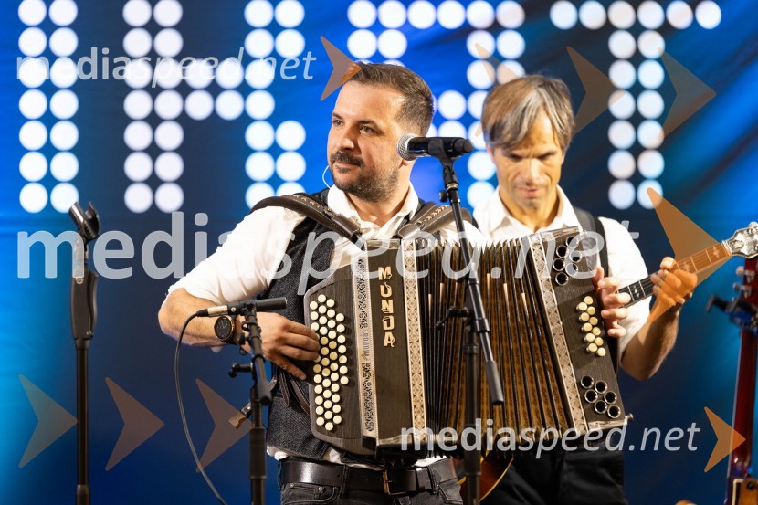  Davor Pušnik, voditelj jutranjega programa, Štajerski valSlovo poletju s koncertom Ansambla Unikat v Citycentru Celje