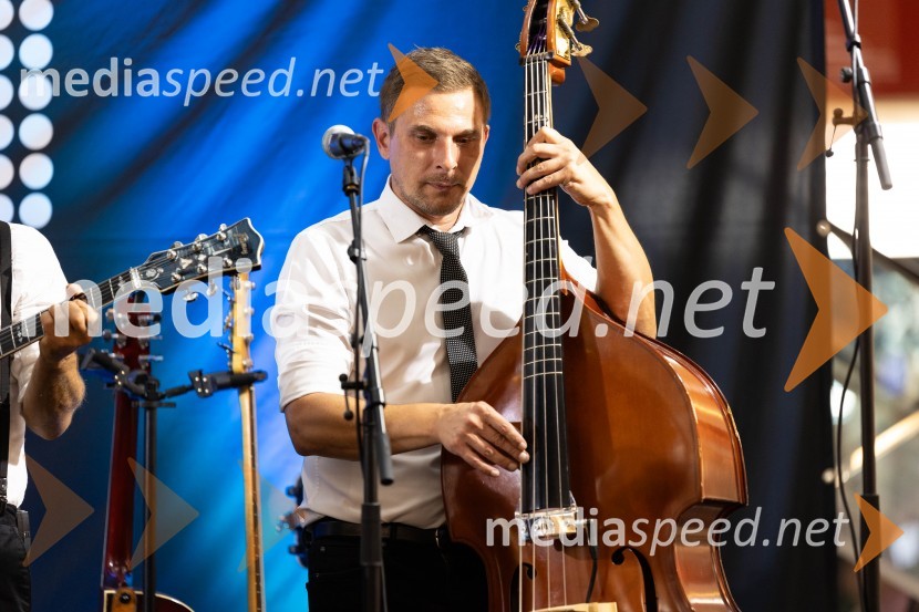 Slovo poletju s koncertom Ansambla Unikat v Citycentru Celje