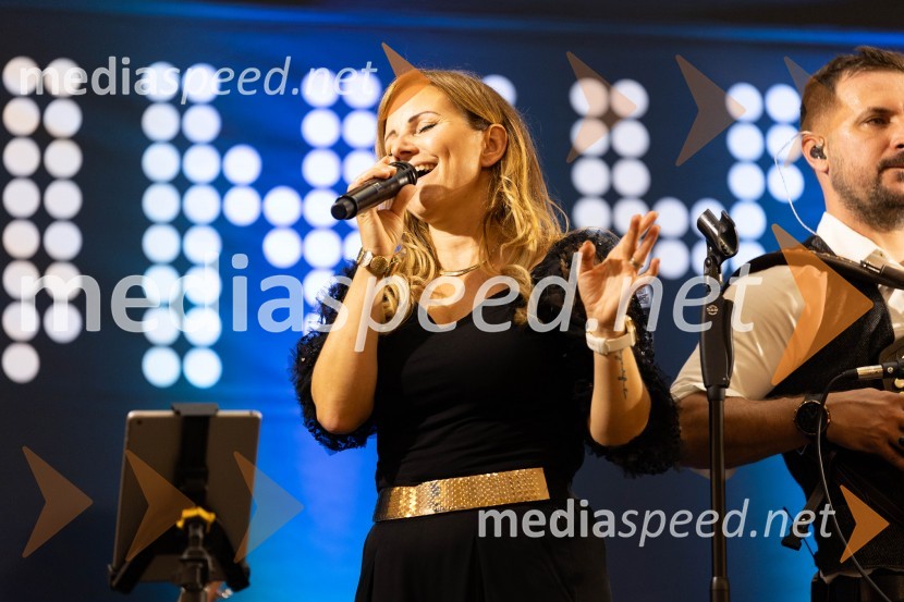  Andreja Črešnar, ansambel UnikatSlovo poletju s koncertom Ansambla Unikat v Citycentru Celje