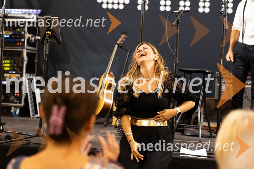 Slovo poletju s koncertom Ansambla Unikat v Citycentru Celje