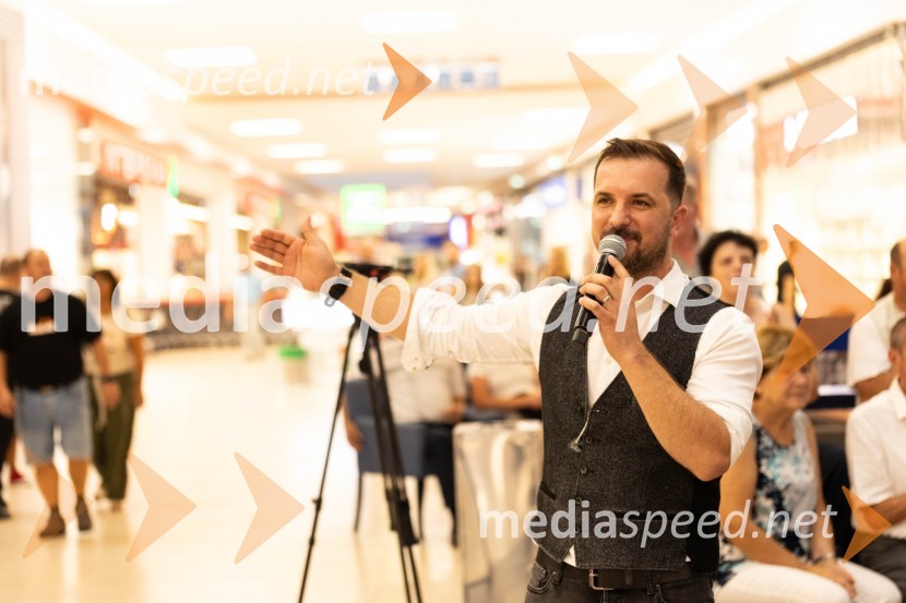  Davor Pušnik, voditelj jutranjega programa, Štajerski valSlovo poletju s koncertom Ansambla Unikat v Citycentru Celje