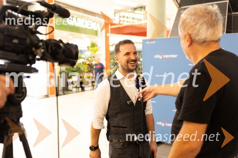 Slovo poletju s koncertom Ansambla Unikat v Citycentru Celje