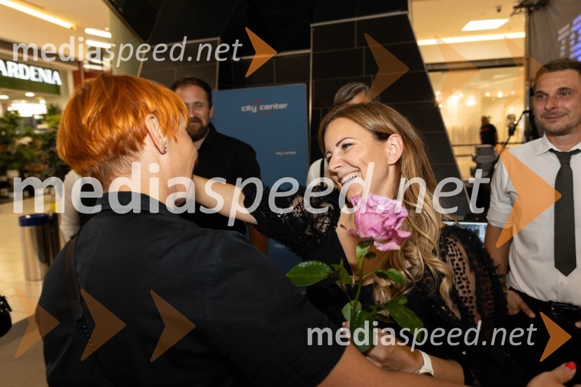 Slovo poletju s koncertom Ansambla Unikat v Citycentru Celje