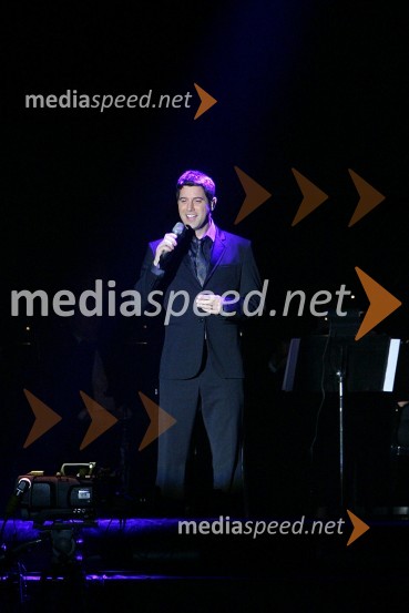 Sebastien Izambard, član skupine Il DivoIl Divo, koncert v Hali Tivoli