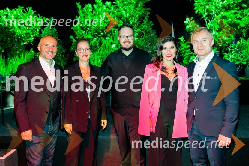  Branko Čakarmiš,  direktor, Pro Plus;  Stella Litou, CEO CME Adria;  Sašo Stare, stand up komik, voditelj;  Natalija Bratkovič, radijska in TV moderatorka;  Dušan Švalek, namestnik direktorja, CMEPOP promenada 2023