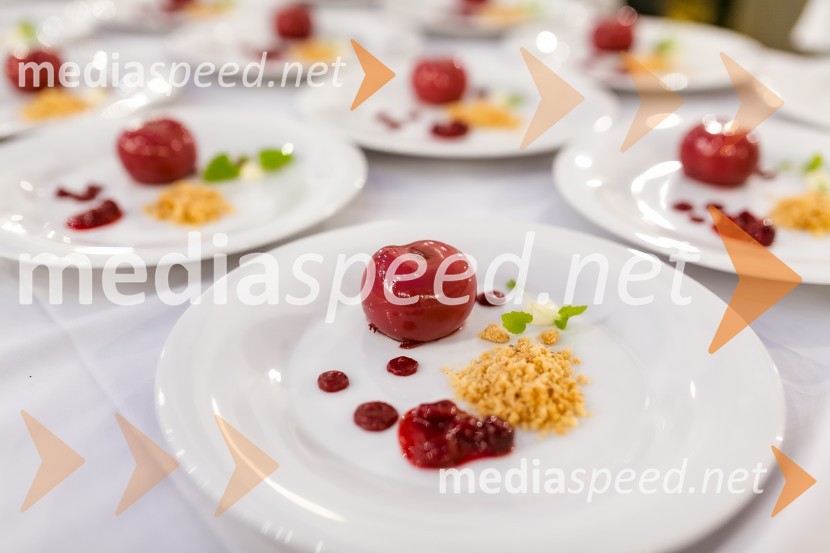 Kranjska dolga miza 2023