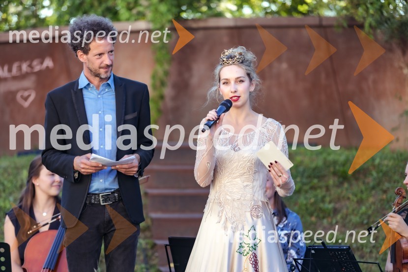  Toni Cahunek, igralec, novinar;  Maja Pečarič, 26. Vinska kraljica Slovenije 2023Kranjska dolga miza 2023