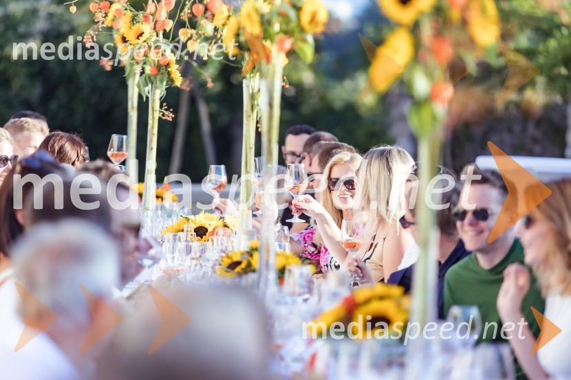 Kranjska dolga miza 2023