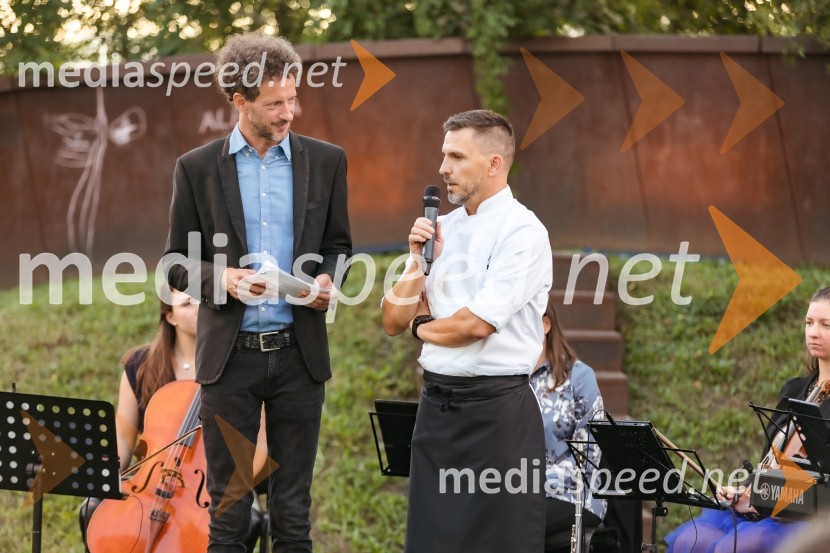  Toni Cahunek, igralec, novinar;  Igor Jagodic, kuharski mojster, restavracija StrelecKranjska dolga miza 2023