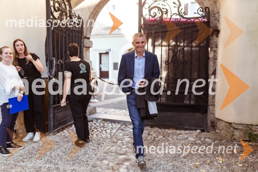 Kranjska dolga miza 2023