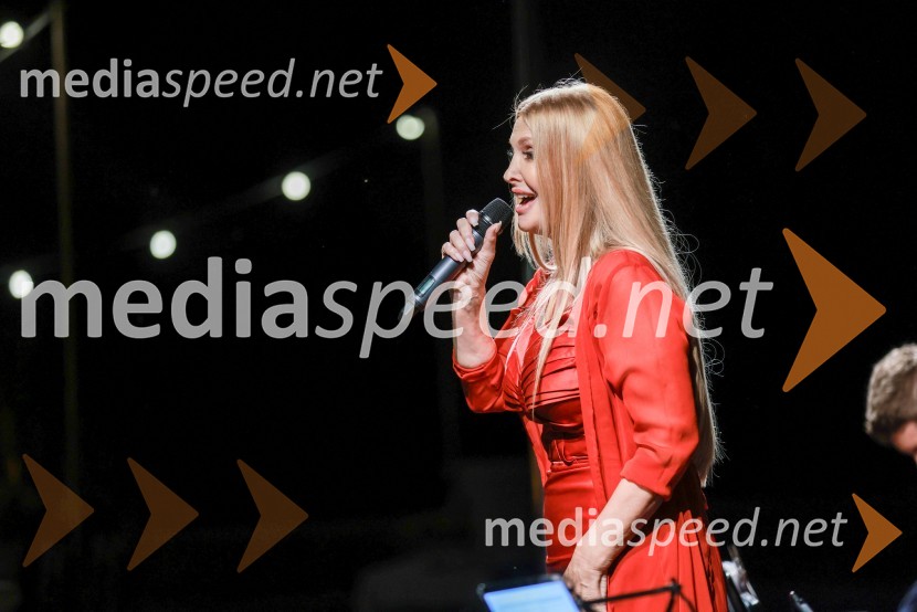  Helena Blagne, pevkaKranjska dolga miza 2023