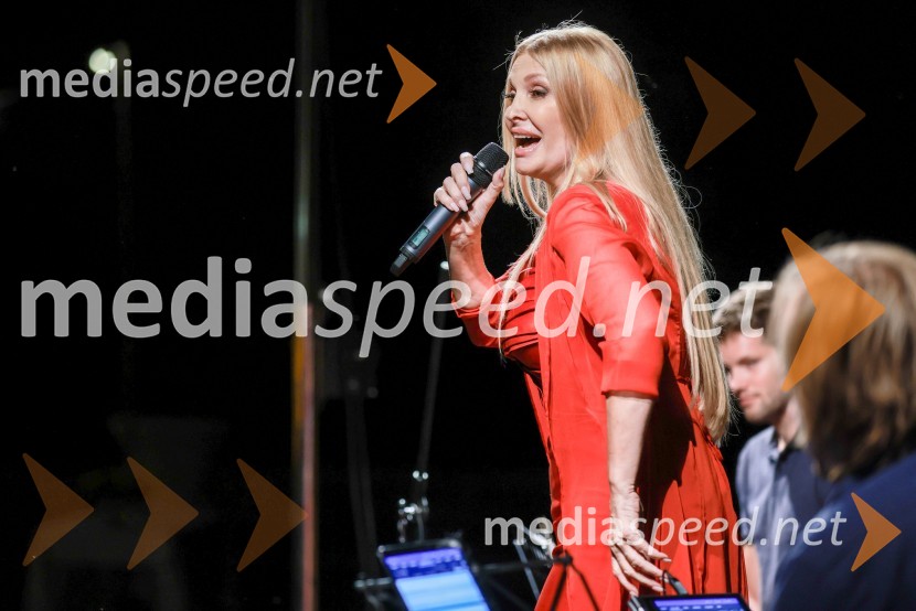  Helena Blagne, pevkaKranjska dolga miza 2023