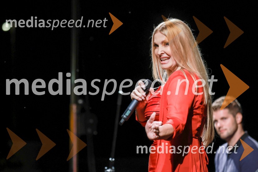  Helena Blagne, pevkaKranjska dolga miza 2023