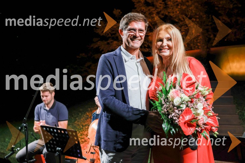  Matjaž Rakovec, župan Mestne občine Kranj;  Helena Blagne, pevkaKranjska dolga miza 2023