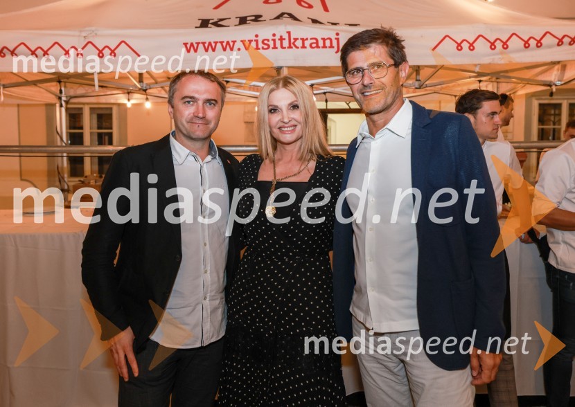  Klemen Malovrh, direktor, Zavod za turizem Kranj;  Helena Blagne, pevka;  Matjaž Rakovec, župan Mestne občine KranjKranjska dolga miza 2023