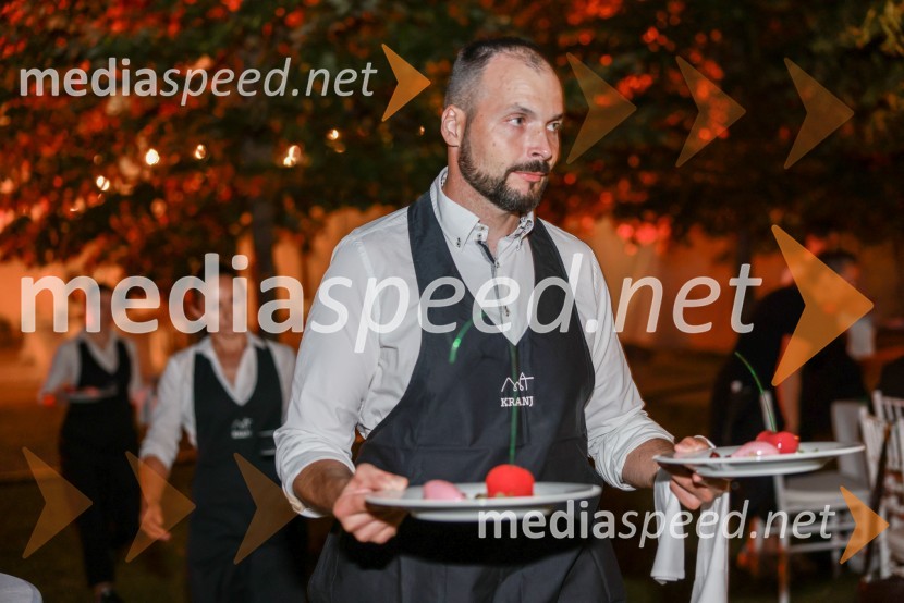 Kranjska dolga miza 2023