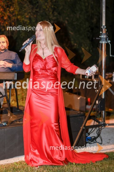  Helena Blagne, pevkaKranjska dolga miza 2023