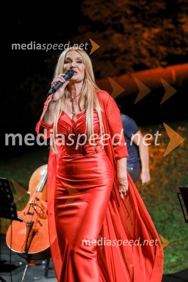  Helena Blagne, pevkaKranjska dolga miza 2023