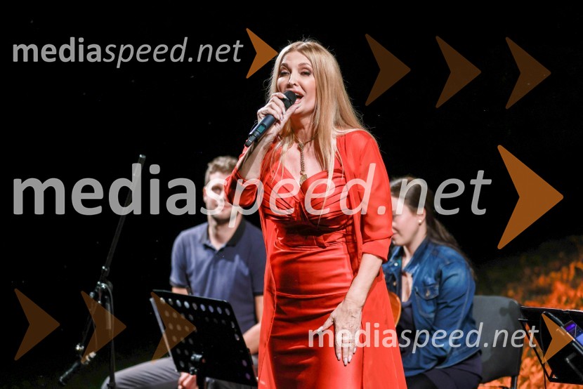  Helena Blagne, pevkaKranjska dolga miza 2023