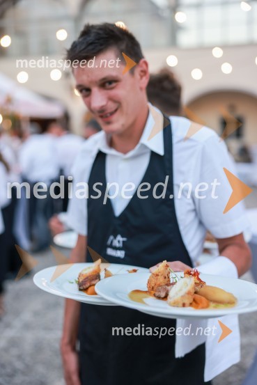 Kranjska dolga miza 2023