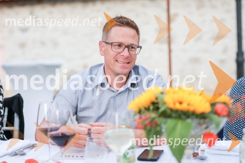 Kranjska dolga miza 2023