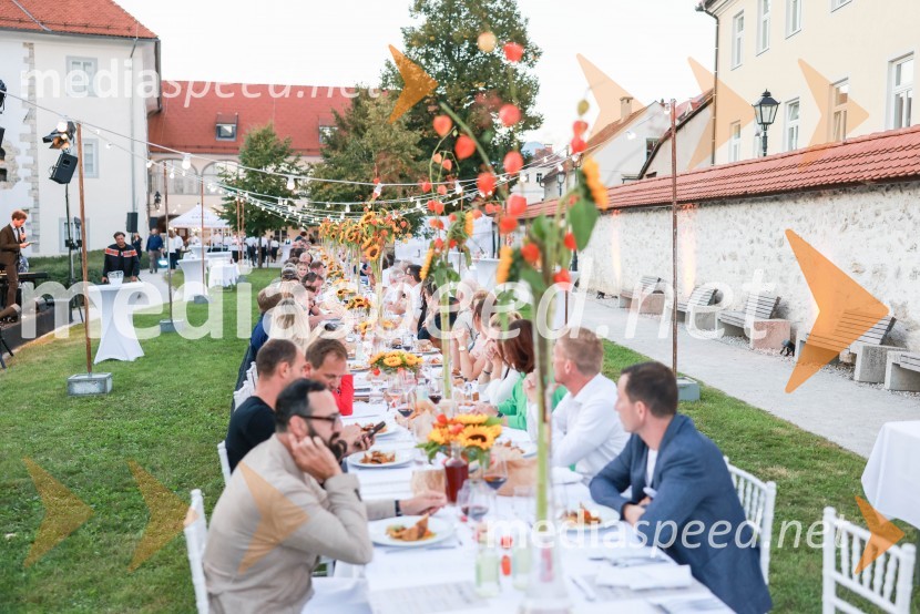 Kranjska dolga miza 2023