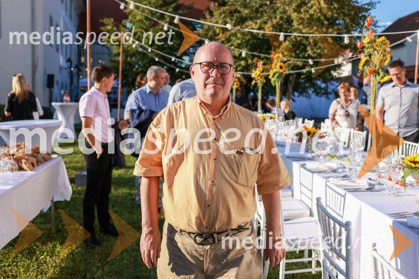 Kranjska dolga miza 2023