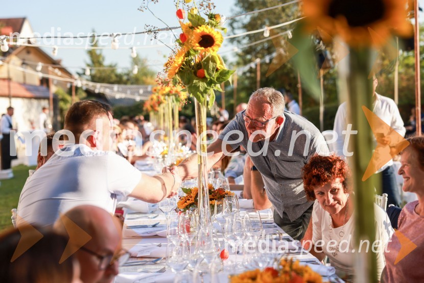 Kranjska dolga miza 2023