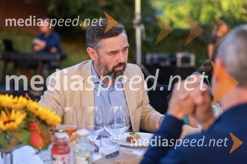 Kranjska dolga miza 2023