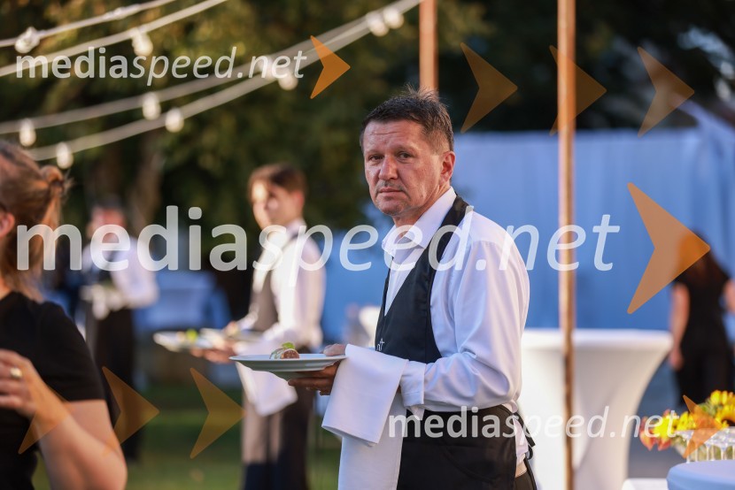 Kranjska dolga miza 2023