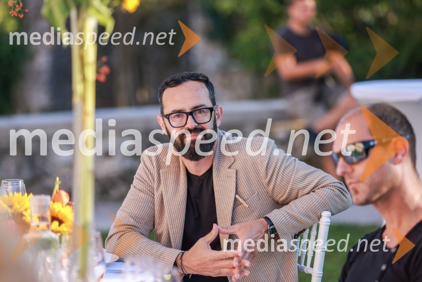 Kranjska dolga miza 2023