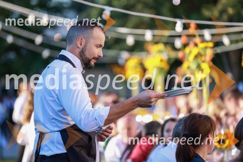 Kranjska dolga miza 2023