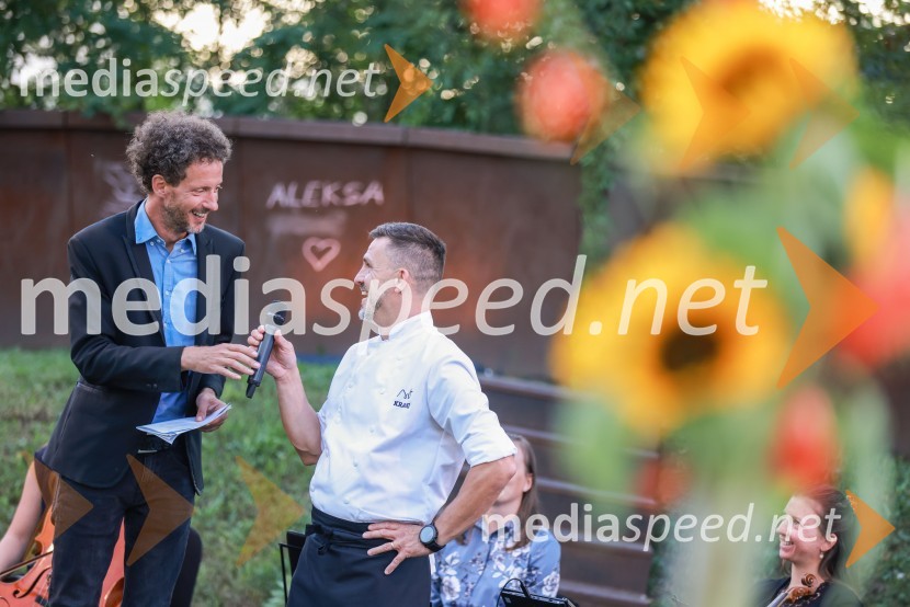  Toni Cahunek, igralec, novinar;  Igor Jagodic, kuharski mojster, restavracija StrelecKranjska dolga miza 2023