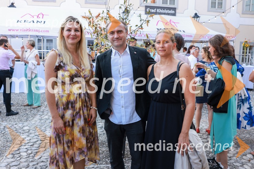  Katja Štruc, vodja kabineta MO Kranj;  Klemen Malovrh, direktor, Zavod za turizem Kranj;  ... Kranjska dolga miza 2023