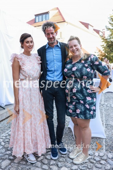  Petra Jošt Tršan, stiki z javnostjo, MOK;  Toni Cahunek, igralec, novinar;  ... Kranjska dolga miza 2023