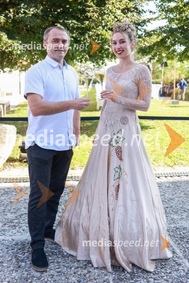  Klemen Malovrh, direktor, Zavod za turizem Kranj;  Maja Pečarič, 26. Vinska kraljica Slovenije 2023Kranjska dolga miza 2023