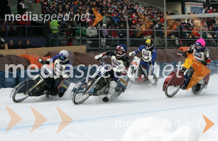 Younir Bazeev, Nikolaj Krasnikov (oba Rusija); Per Anders Lindstroem (Švedska) in Maksim Zakharov (Rusija)SPEEDWAY NA LEDU, polfinale svetovnega prvenstva posameznikov, 2. dirka